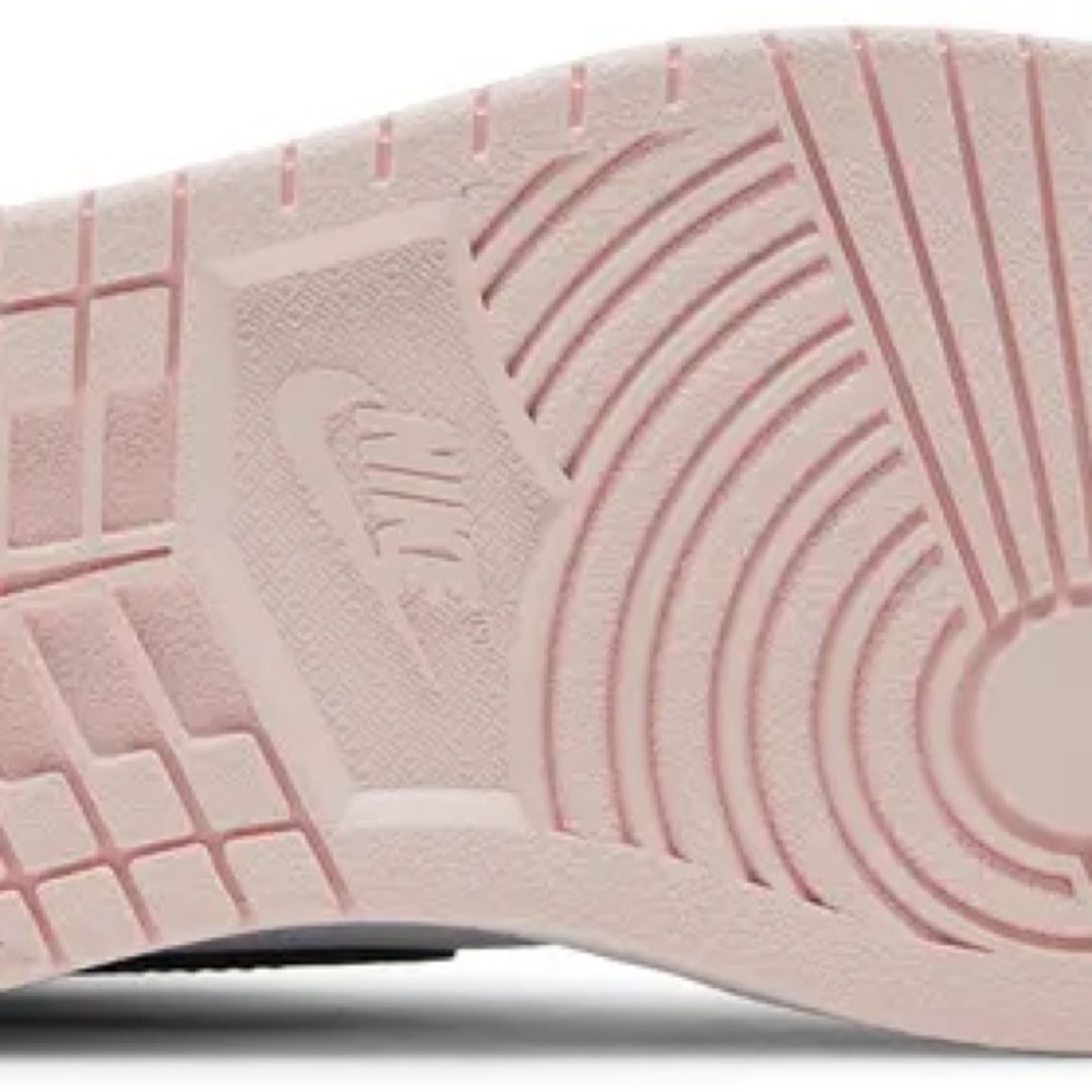 Nike Women’s Air Jordan 1 Retro High OG SE 'Bubble Gum' - Picture 5 of 5